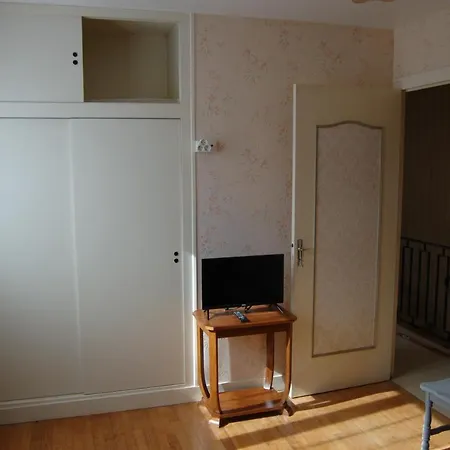 Гостевой дом Chambre D'hotes Au Milieu Des Vignes Celles (Charente-Maritime)